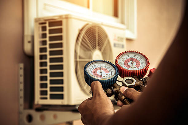 Professional Ac Installation technician working in Homeland, GA